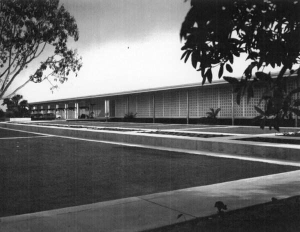 Julius Shulman - Original Vintage Print. "Stuart Pharmaceuticals". Pasadena, Ca. Edward Durrell Stone. 1958